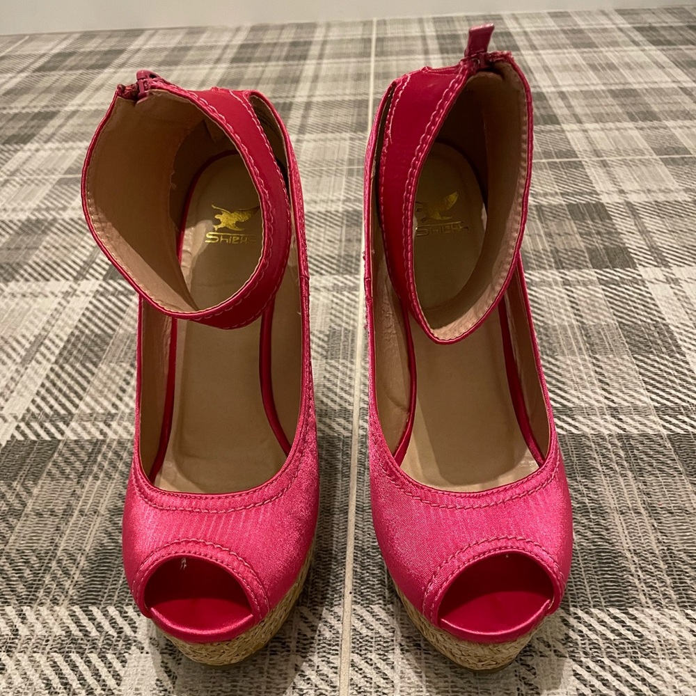 Pink Open-Toe Platform Wedges with Thick Ankle Strap